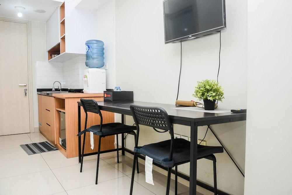Comfy Studio at The Springlake Summarecon Apartment