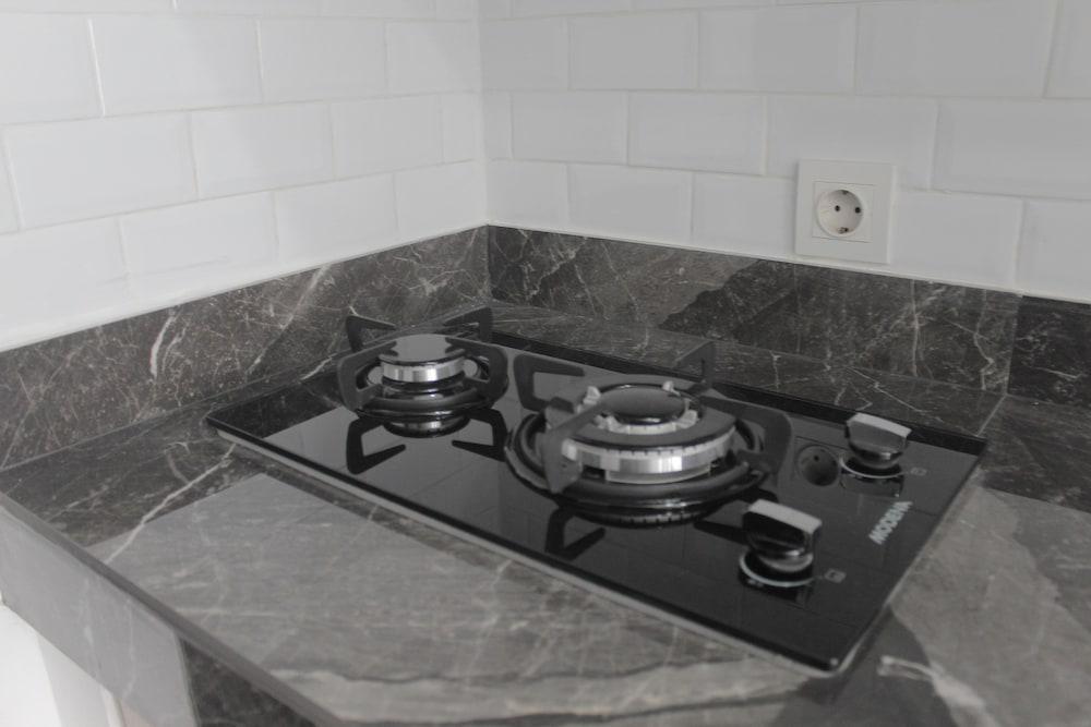 Strategic and Comfy Studio Casa De Parco Apartment