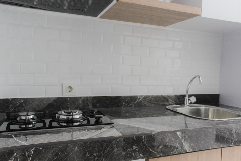 Strategic and Comfy Studio Casa De Parco Apartment