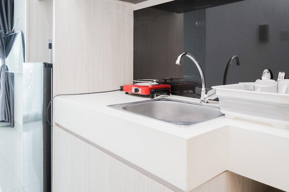 Comfy and Minimalist Studio Apartment at Tree Park BSD