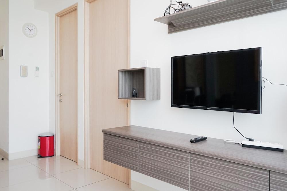 Nice and New 1BR Apartment at Tree Park BSD