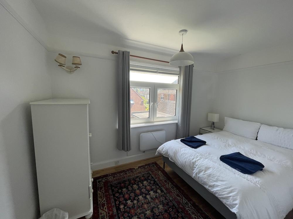 Inviting 5-bed House in Eastbourne