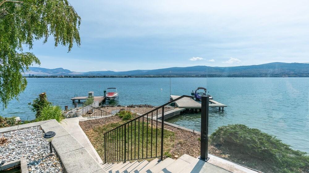 Multilevel Waterfront Suite With Boat Moorage