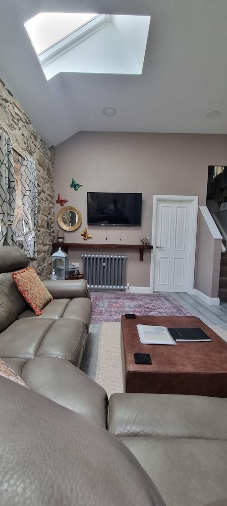 Cobbles Cottage - 2 Bedroom Stone Built Cottage