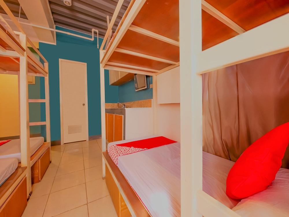 OYO 809 Crowne One Condo