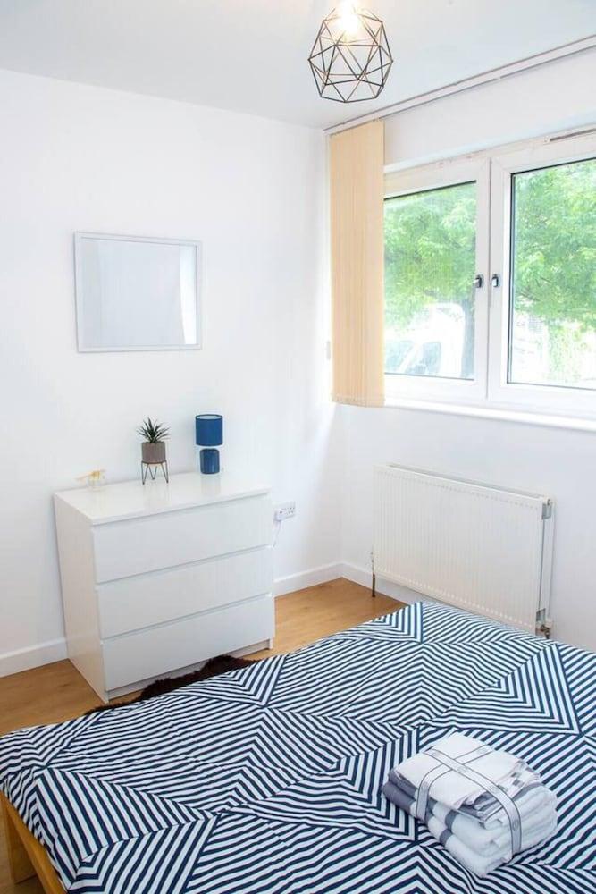 Large Shoreditch, Hoxton 3-bed Garden Flat