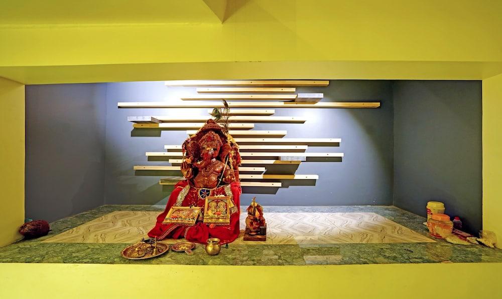 Treebo Trend Hotel Golden Nest