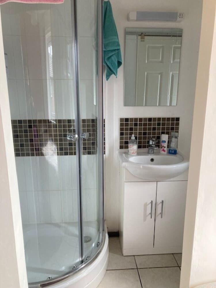 5-bed Town House in Newport