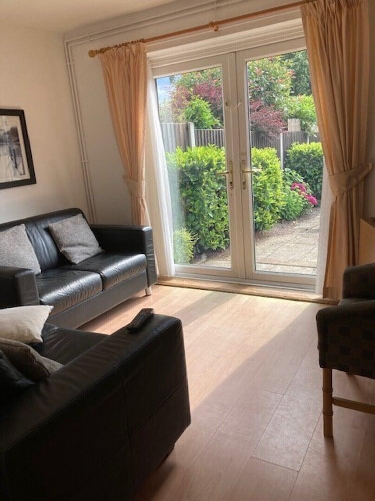 5-bed Town House in Newport