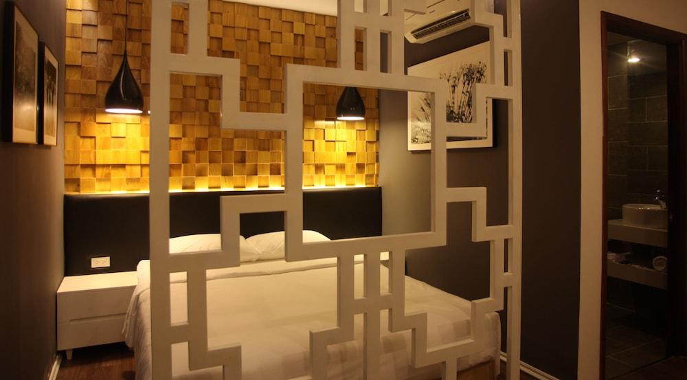 HANZ Friday Royal Hotel