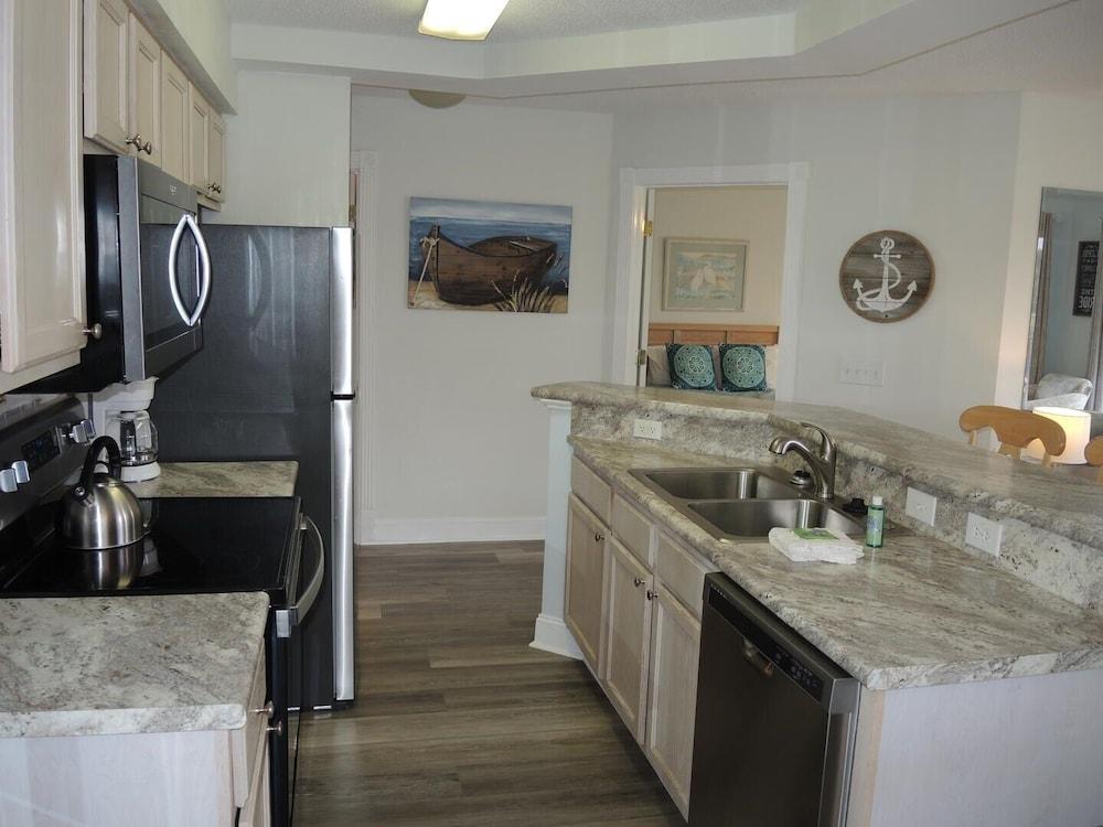 406m 1 Bedroom Condo by RedAwning