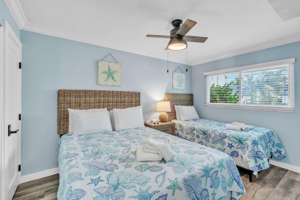 Shell Cove 106 2 Bedroom Condo by RedAwning