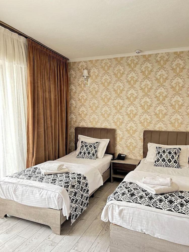 Artist Regency Hotel