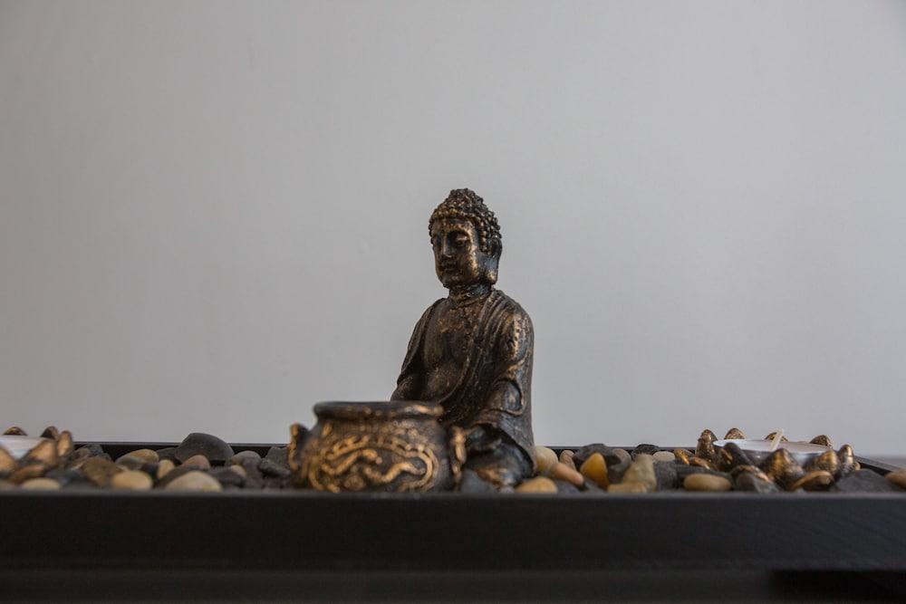 Raise Acropolis View Suites