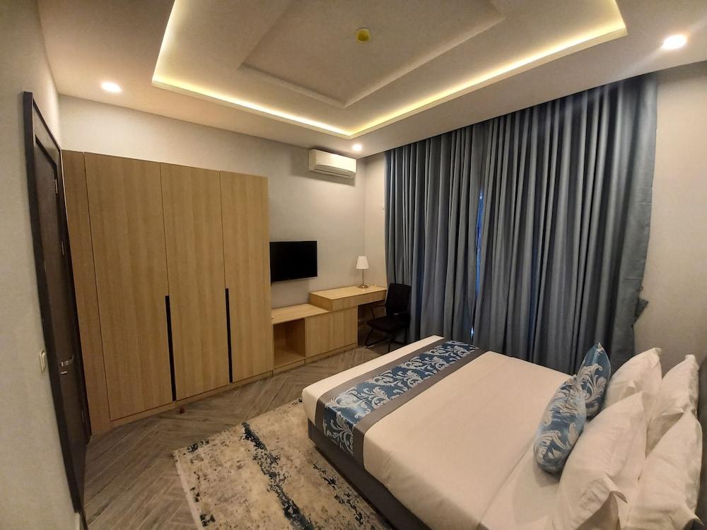 SOLACE SUITS & HOMES