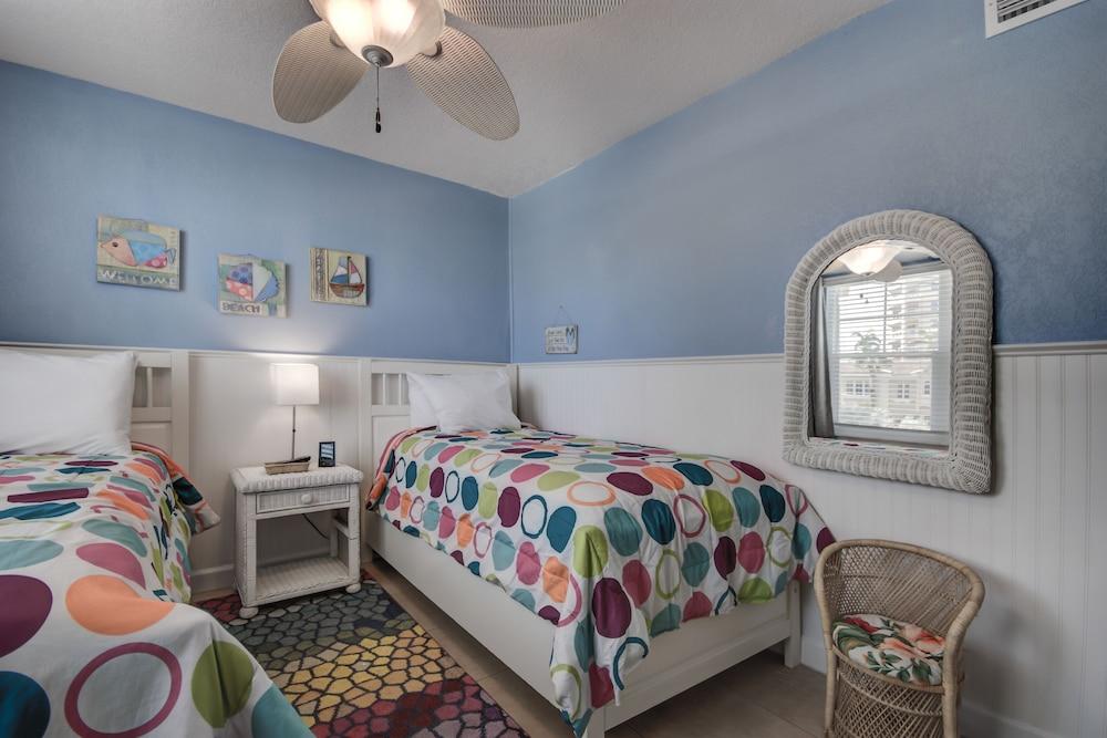 Clearwater Beach Suites 201 2 Bedroom Condo by Redawning