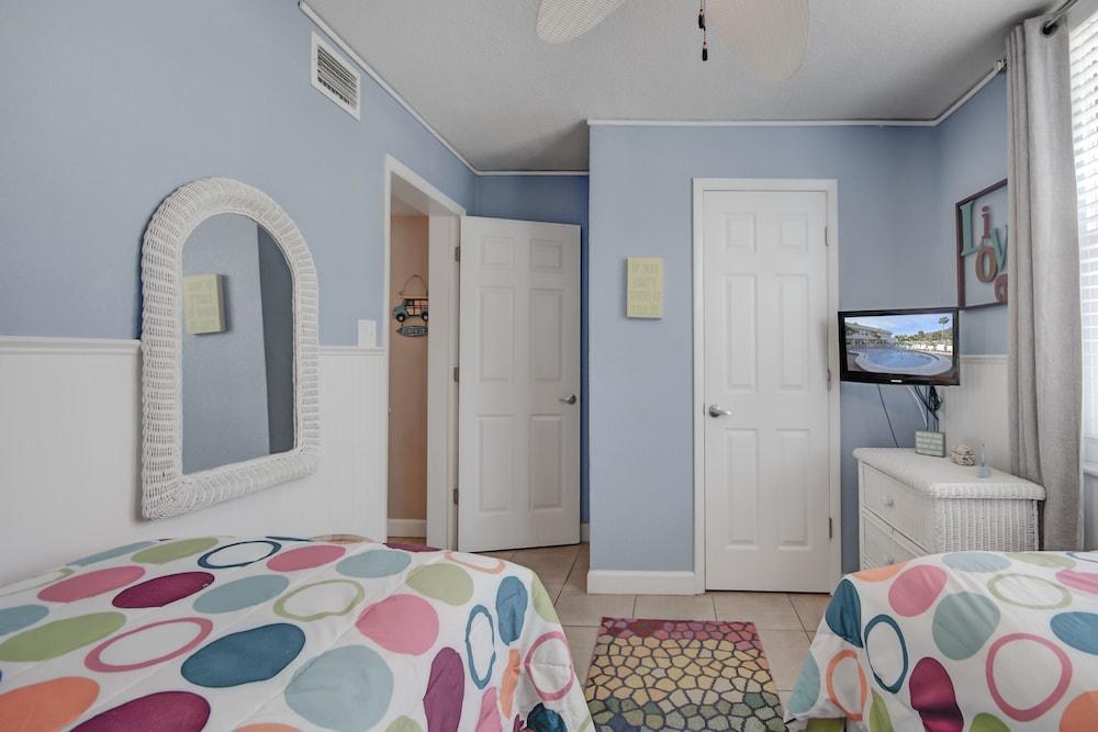 Clearwater Beach Suites 201 2 Bedroom Condo by Redawning