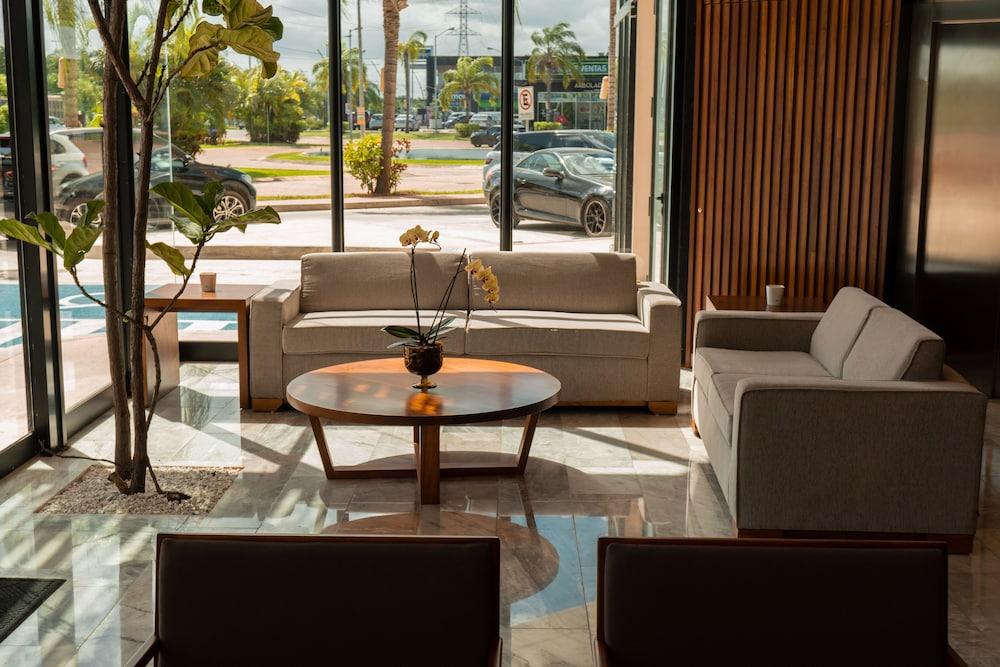 Hive Cancun by G Hotels