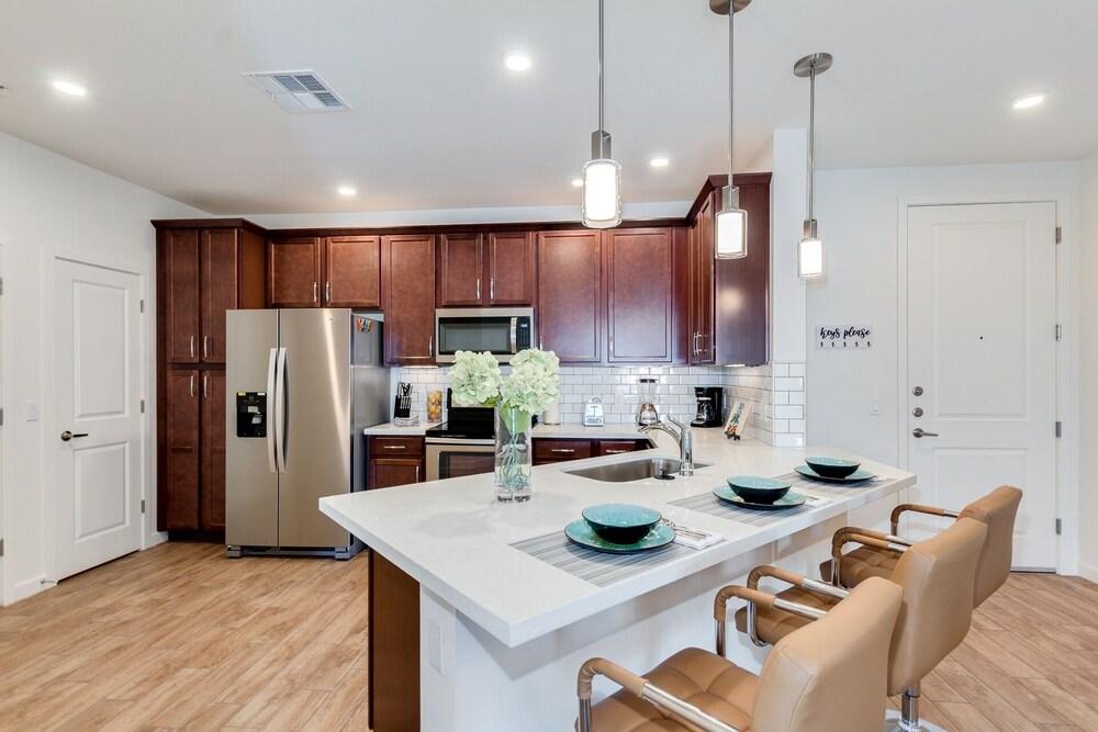 Pristine Luxurious Condo w/ Heated Pool & Views! 30 Night Minimum! by Redawning