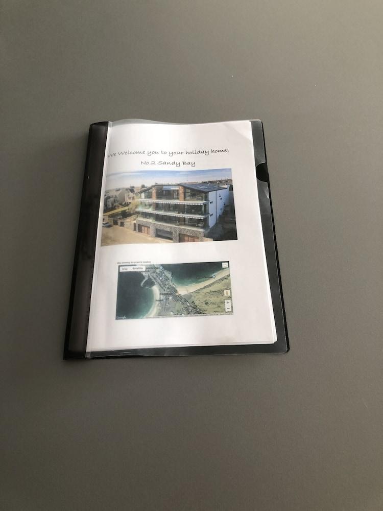 No2 Sandy Bay , Luxury Beachfront Apartment