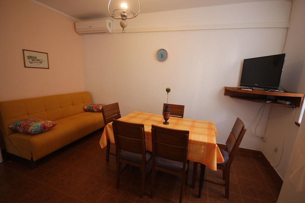 Comfortable Apartment, Zadar Borik, up To 5 Persons