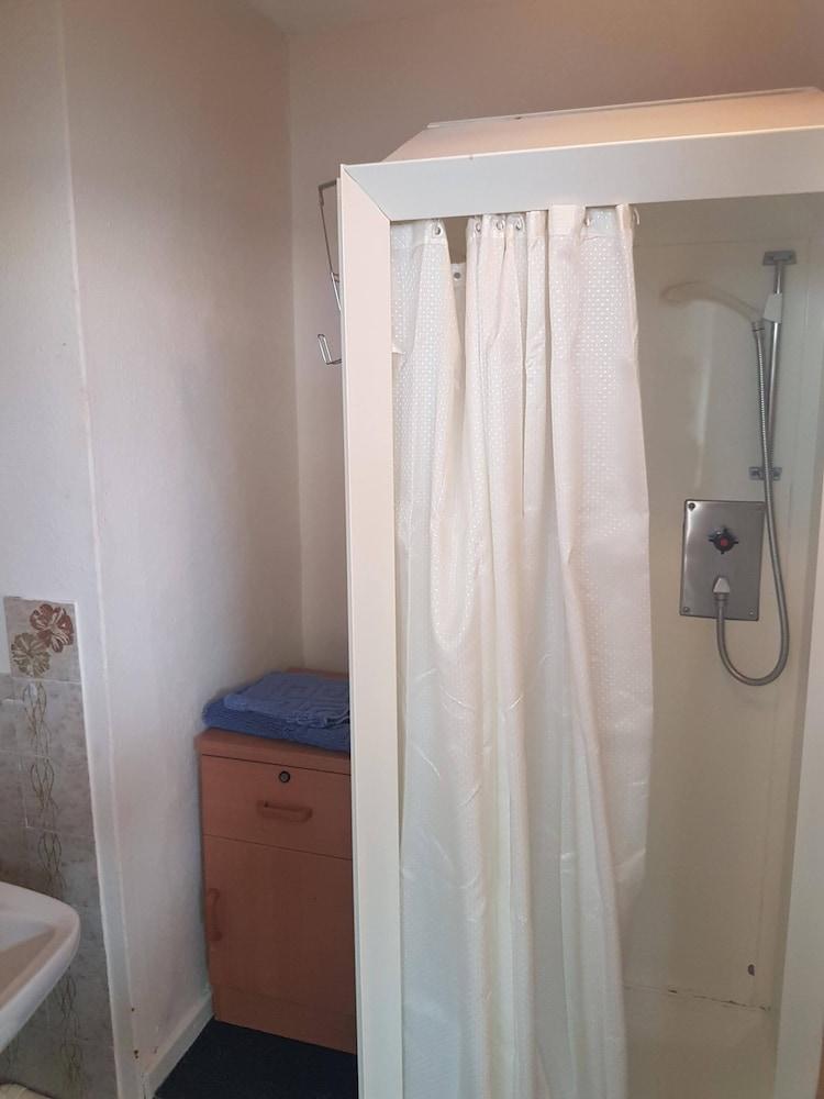 Flat Apsley 3 Sleeps 4 Near Beach