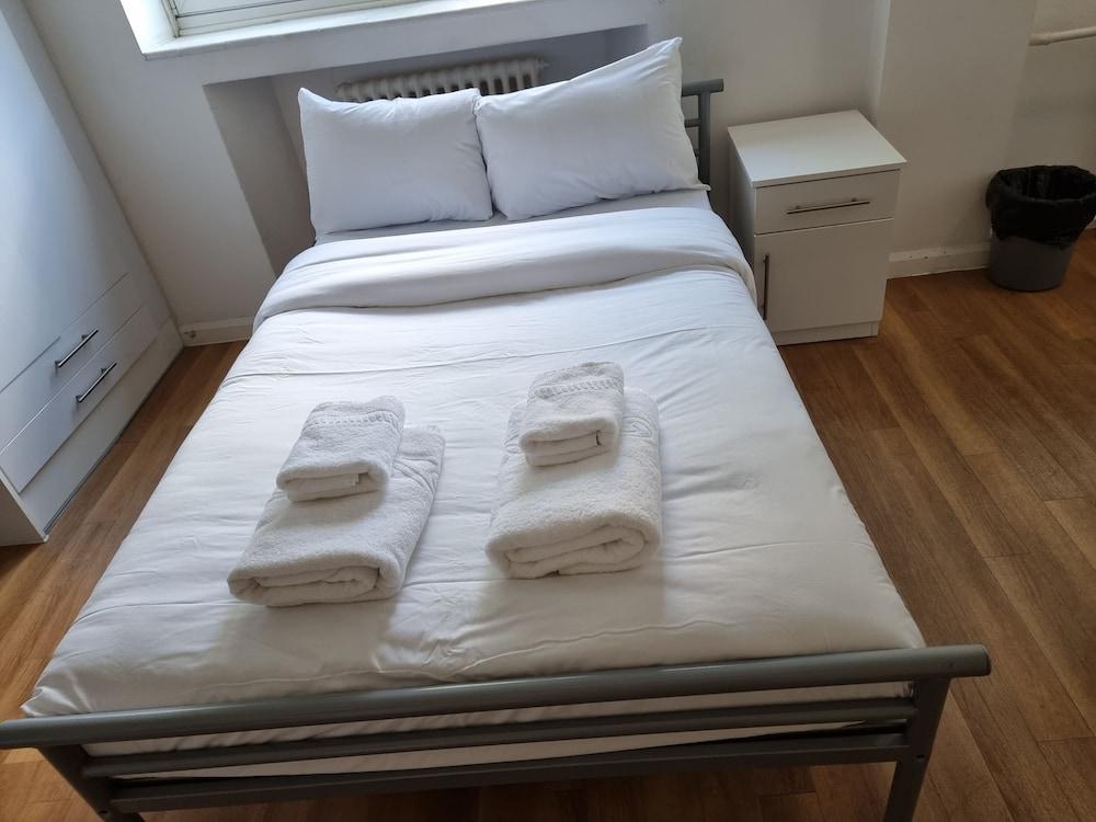 LOVELY STUDIOS NORTH KENSINGTON