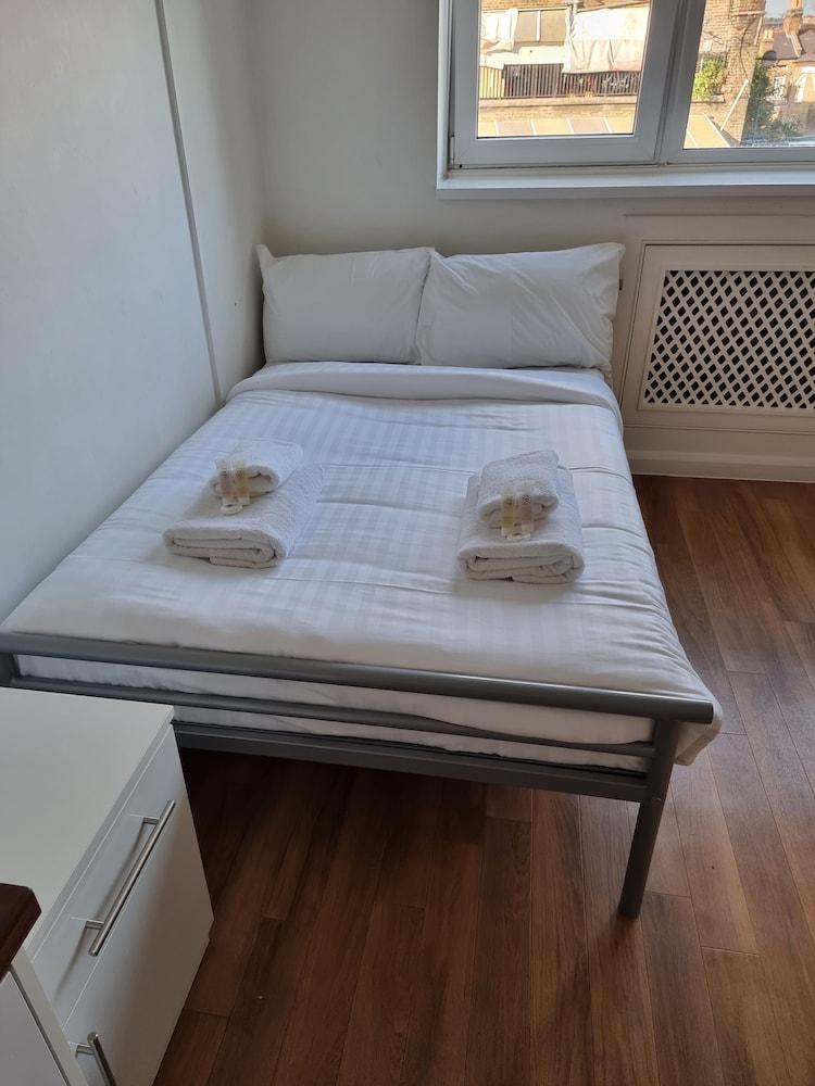 LOVELY STUDIOS NORTH KENSINGTON