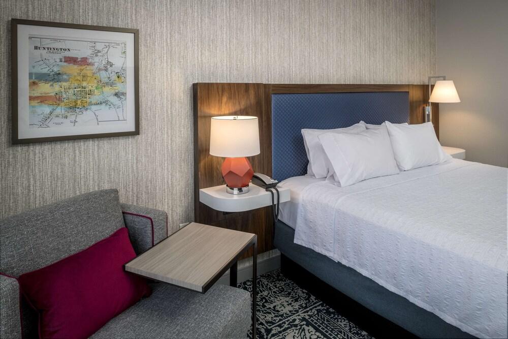 Hampton Inn & Suites Huntington Downtown