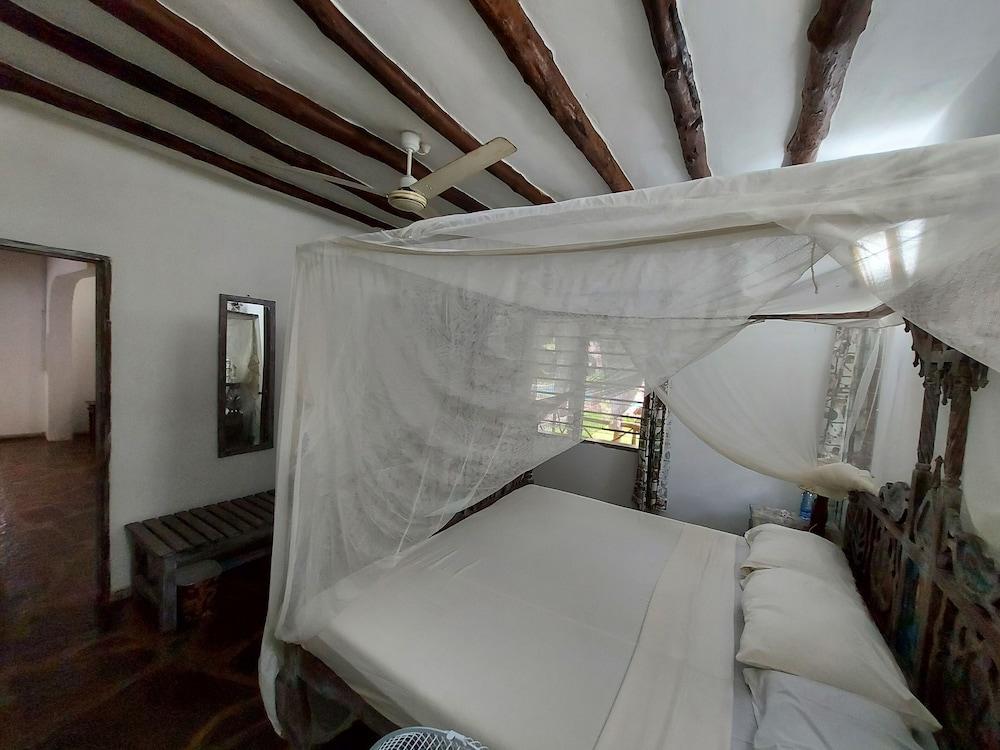 Marine Holiday House