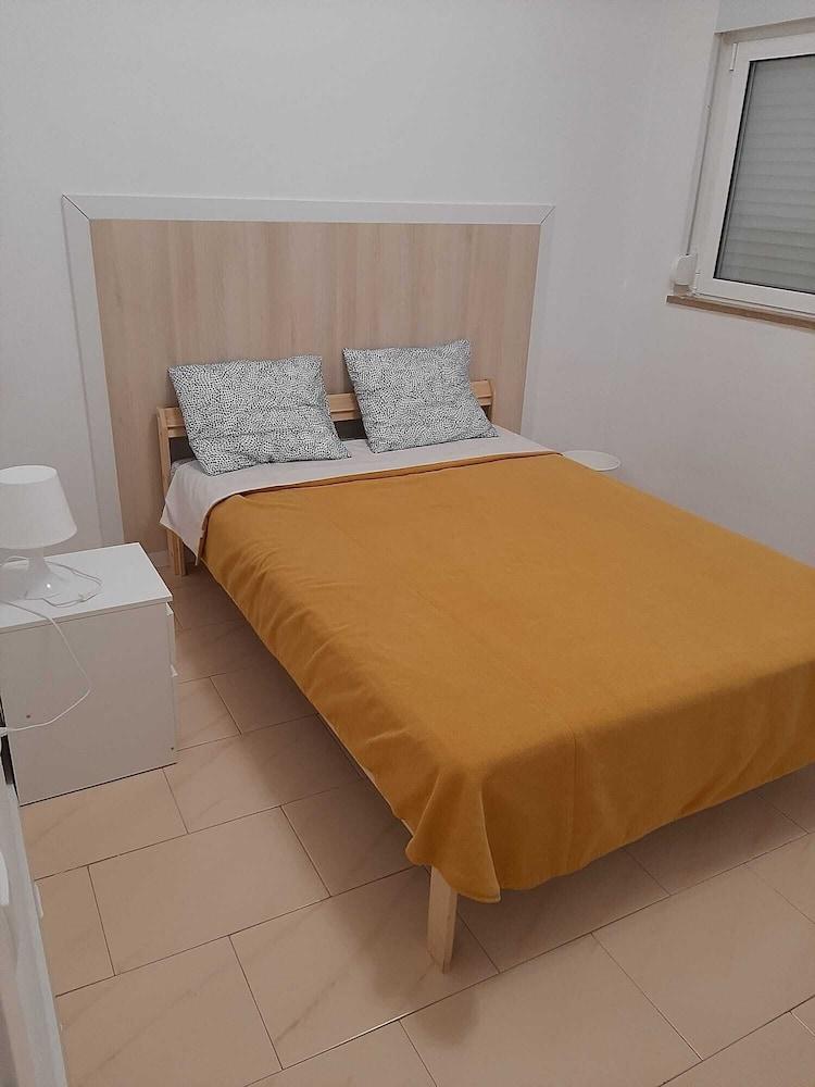 Lagoa 5 bed house- Red Ba Accomm UK