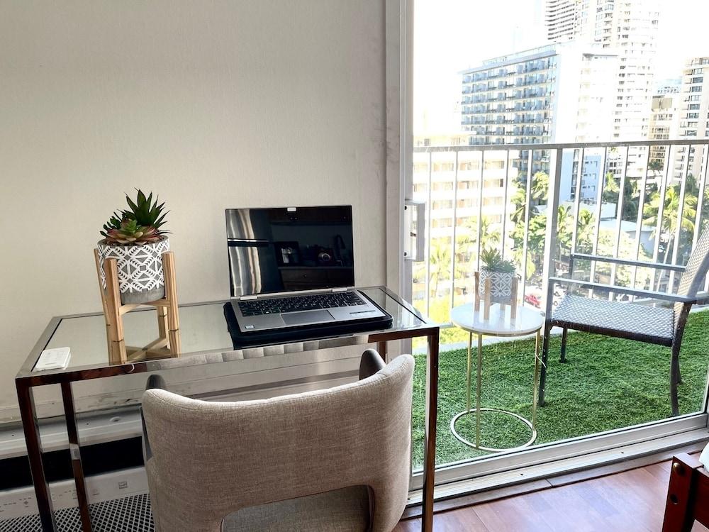 Marine Surf 1112 Condo by Redawning