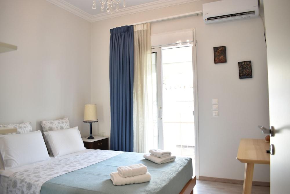 A Skip Away from the Acropolis Museum