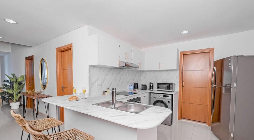 LUX - Marina Ocean View Suite