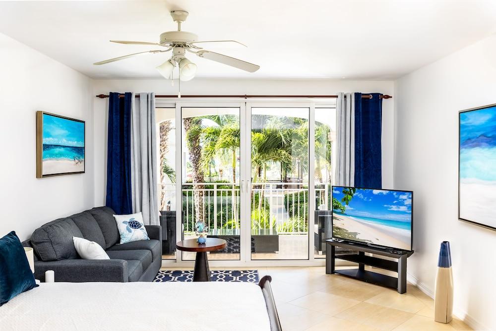 La Vista Azul Modern Condo Ocean Views