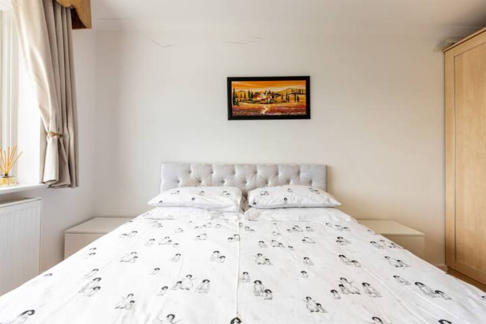 Cosy 3 Bedroom House in Kingston