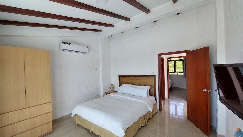 Howard Johnson by Wyndham Montanita