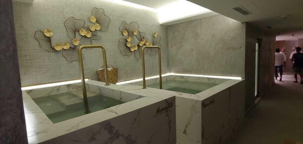 Grand Luxe Junior Suite Studio