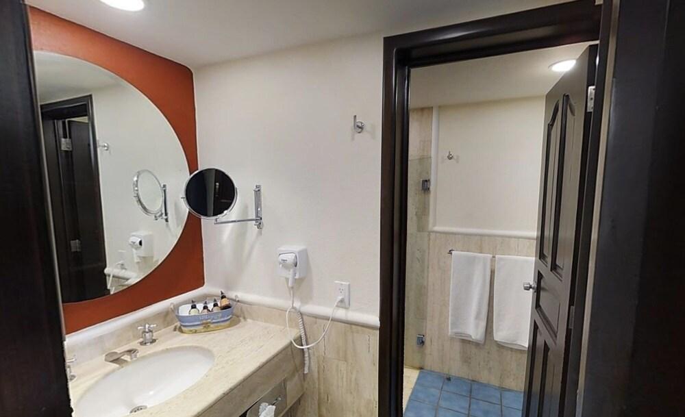 Beautiful Studio JR Suite in Downtown Cabo