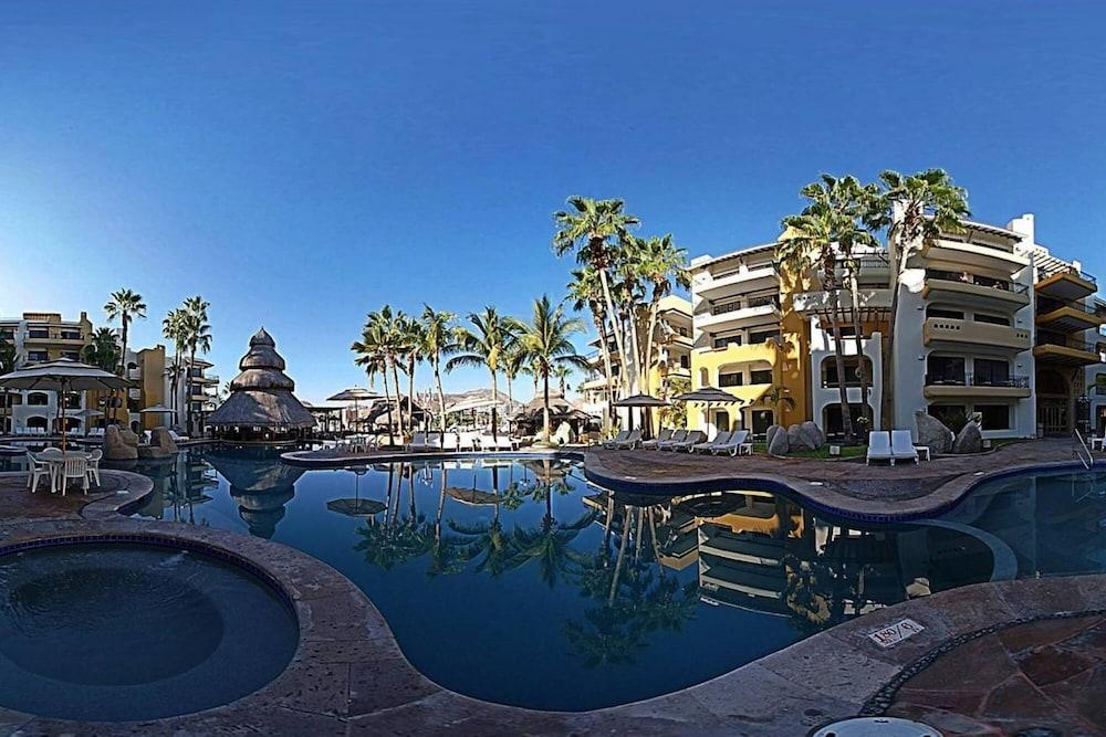 Astounding Studio Sleeps 4 With Unique Pool in Cabo