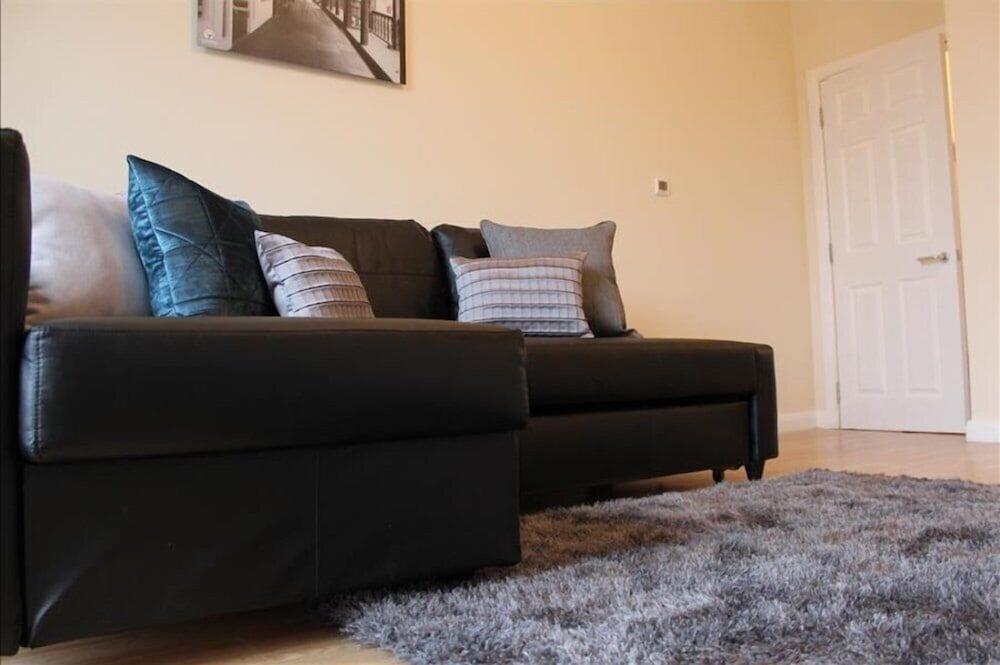 The Eisteddfod - Berwyn House - Central Wrexham - Sleeps Up To 5