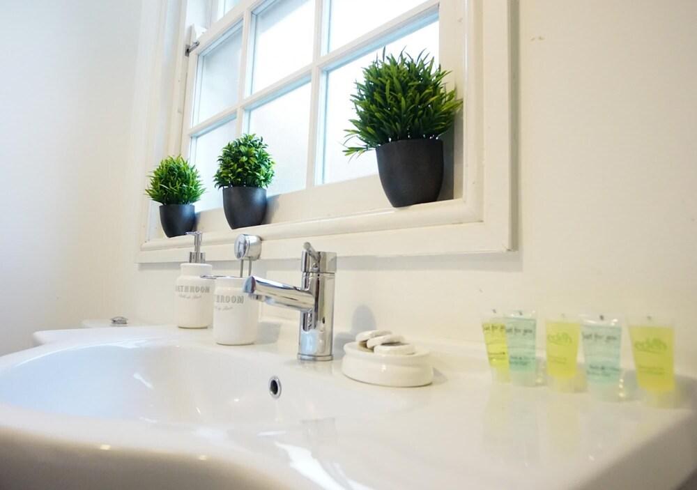 The Group House With Parking