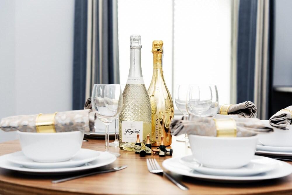 Wrexham Central Stay Apartment Six