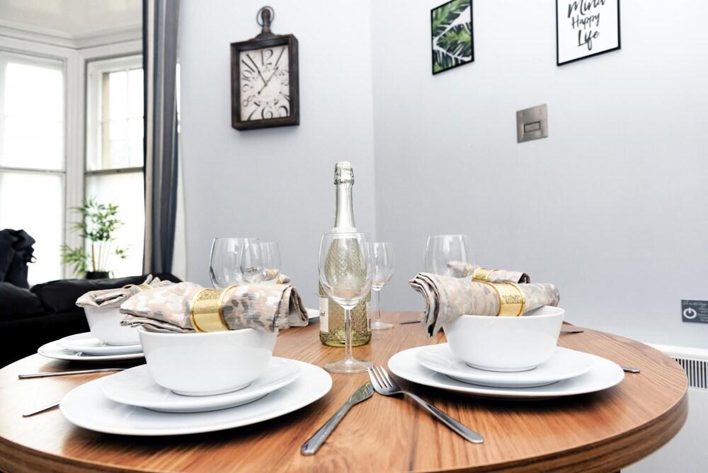 Wrexham Central Stay Apartment Six