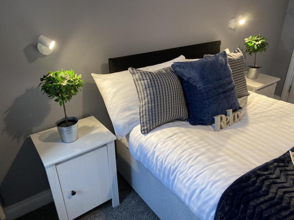 The North West Contractors Base - 9 Bedroom - EV Charging