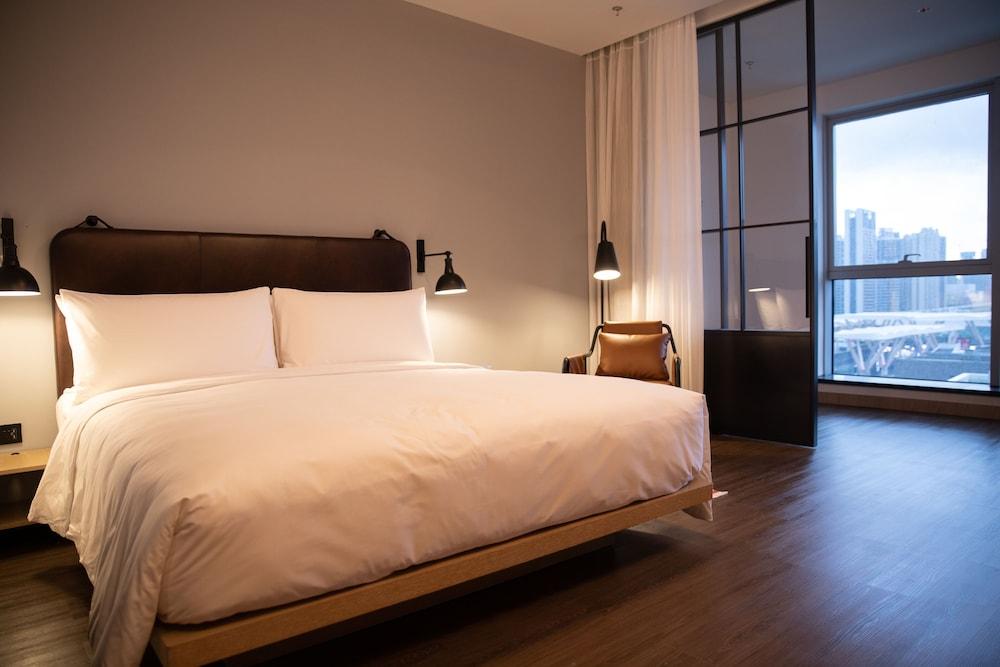 Moxy Shenzhen North Station