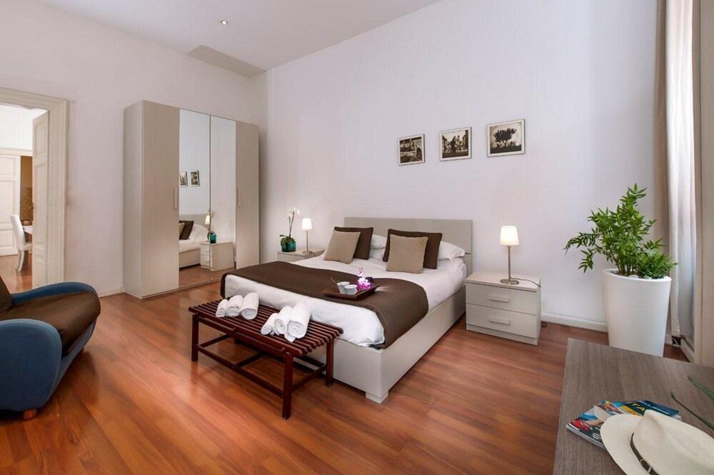 Babuino Deluxe - Spanish Steps