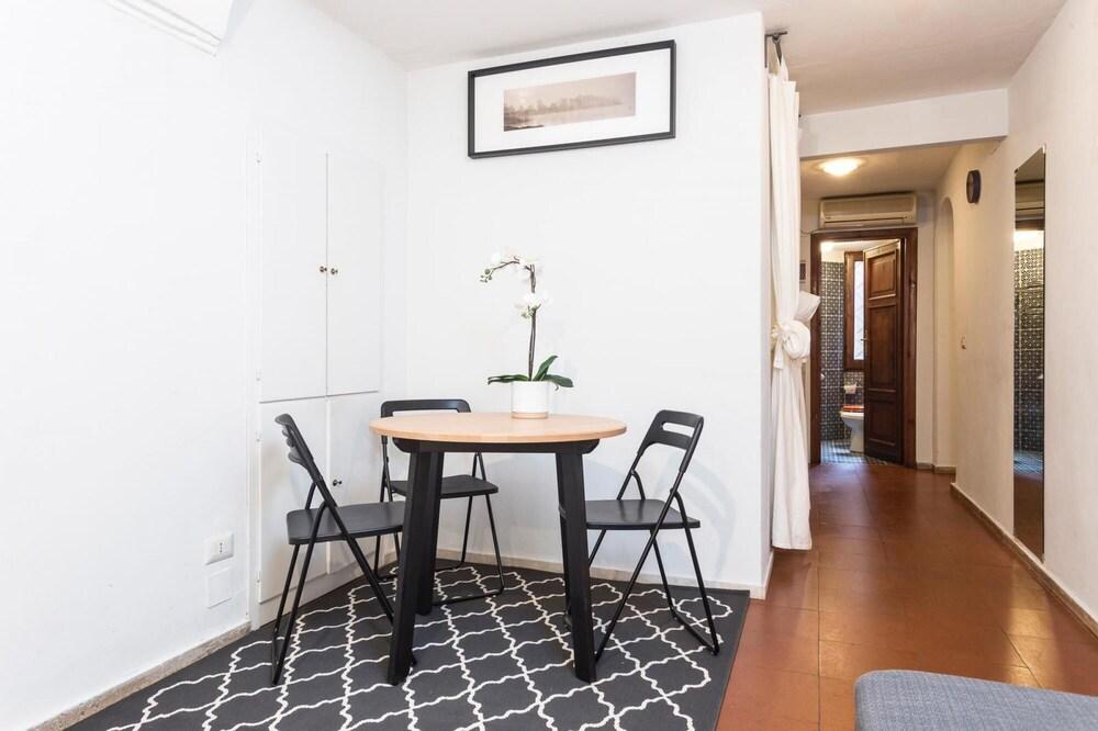 Minerva in Pantheon Apartment