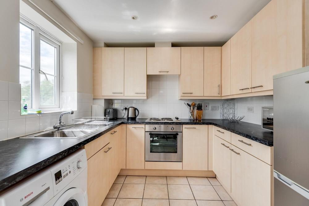 Modern 2 Bedroom Apartment in Popular Jericho