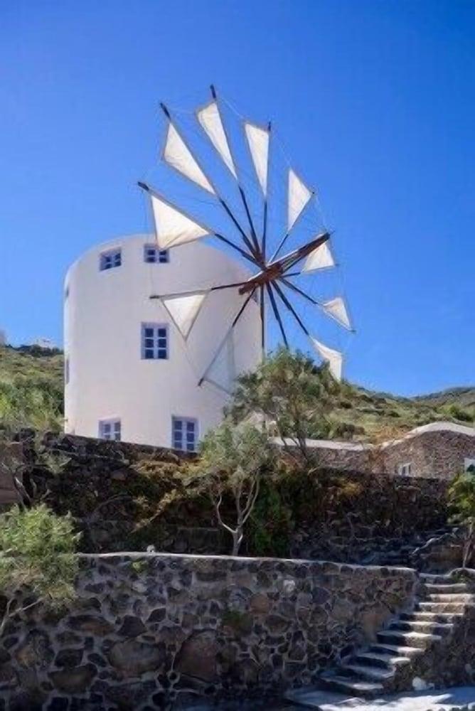 Blue Windmill Villa in Imerovigli